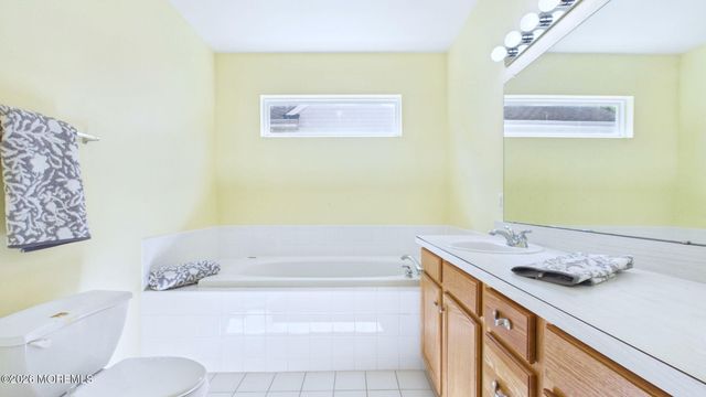 19 Appleby Drive, Helmetta, NJ 08828