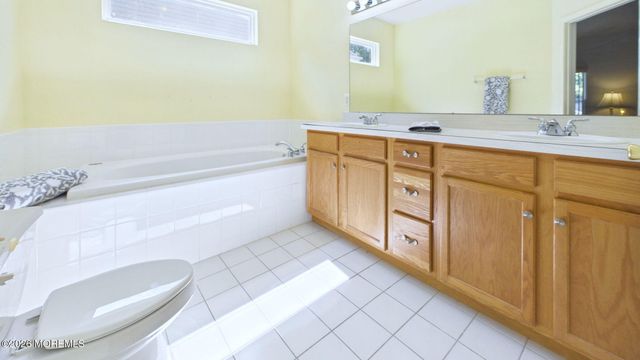 19 Appleby Drive, Helmetta, NJ 08828