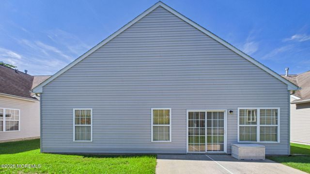 19 Appleby Drive, Helmetta, NJ 08828