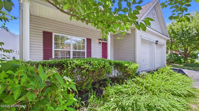 19 Appleby Drive, Helmetta, NJ 08828
