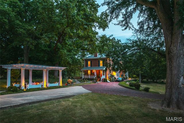 1014 Henry Street, Alton, IL 62002