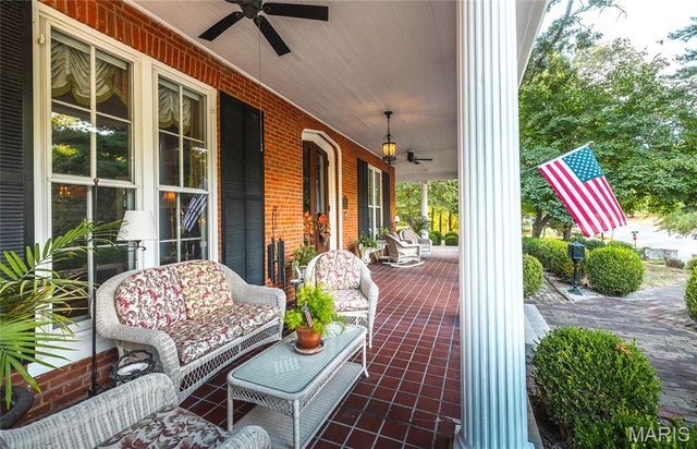 1014 Henry Street, Alton, IL 62002