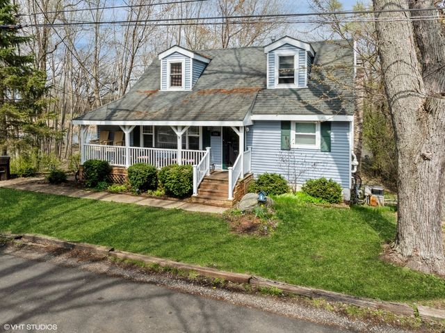104 Channel Drive, Port Barrington, IL 60010