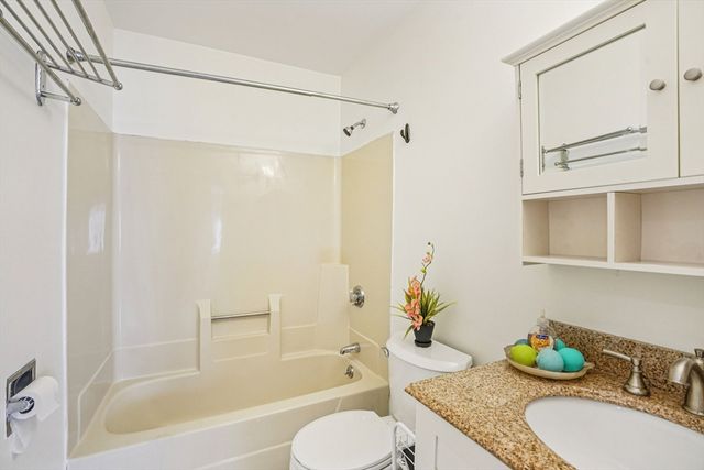 35 Desmoines Road 209, Quincy, MA 02169