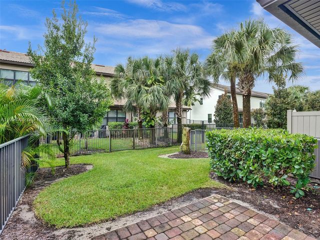 8330 Rearing Ln, Lake Worth, FL 33467