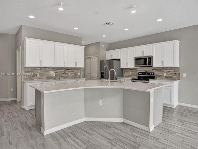 8330 Rearing Ln, Lake Worth, FL 33467