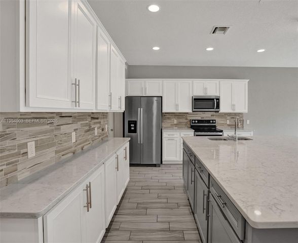 8330 Rearing Ln, Lake Worth, FL 33467