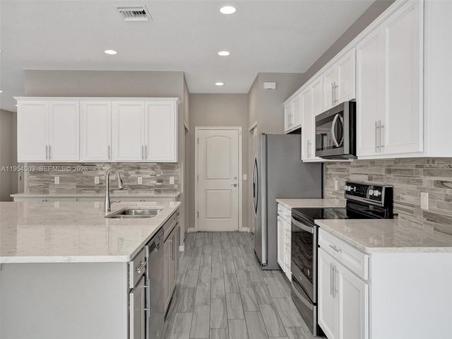 8330 Rearing Ln, Lake Worth, FL 33467