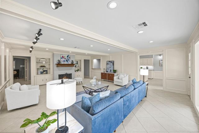 14010 Court Of Regents, Houston, TX 77069