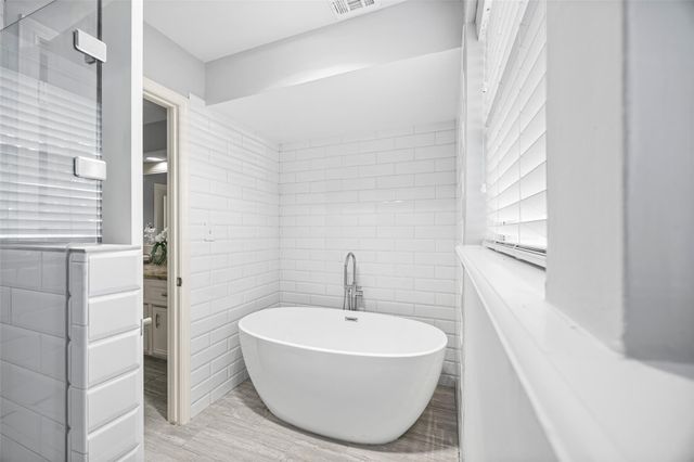 14010 Court Of Regents, Houston, TX 77069