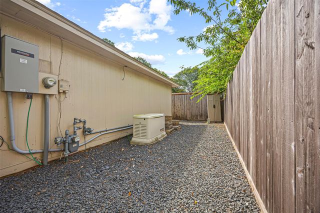 14010 Court Of Regents, Houston, TX 77069