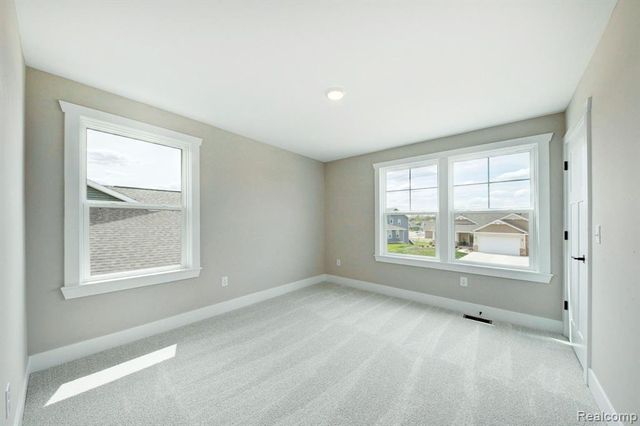 664 Round Rock, Howell, MI 48843