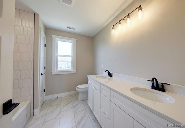 664 Round Rock, Howell, MI 48843