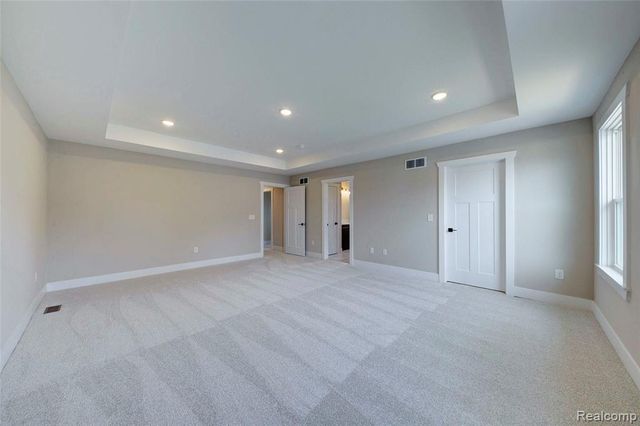 664 Round Rock, Howell, MI 48843
