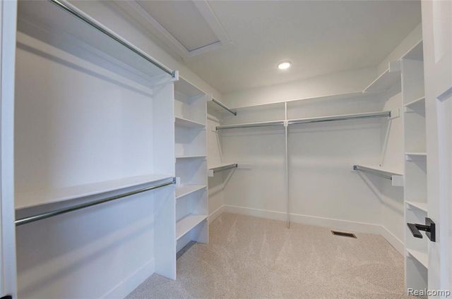 664 Round Rock, Howell, MI 48843