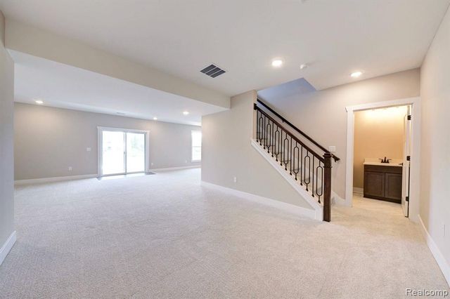664 Round Rock, Howell, MI 48843