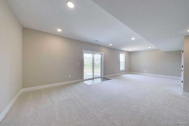 664 Round Rock, Howell, MI 48843