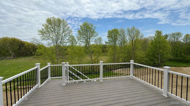 664 Round Rock, Howell, MI 48843
