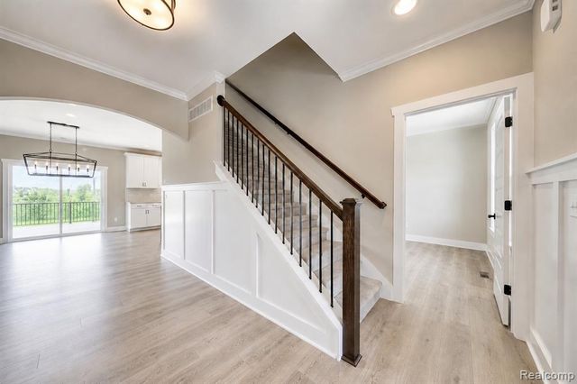 664 Round Rock, Howell, MI 48843
