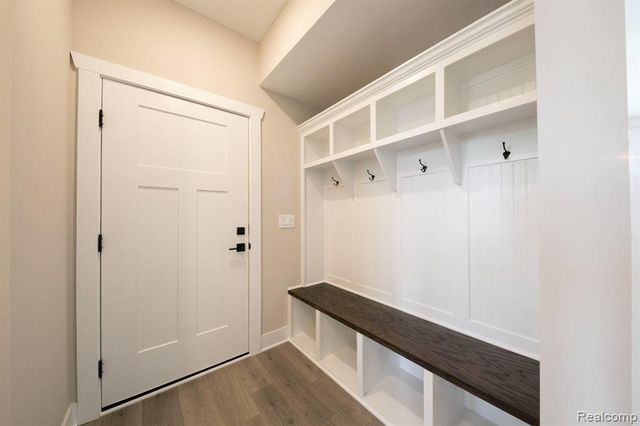 664 Round Rock, Howell, MI 48843