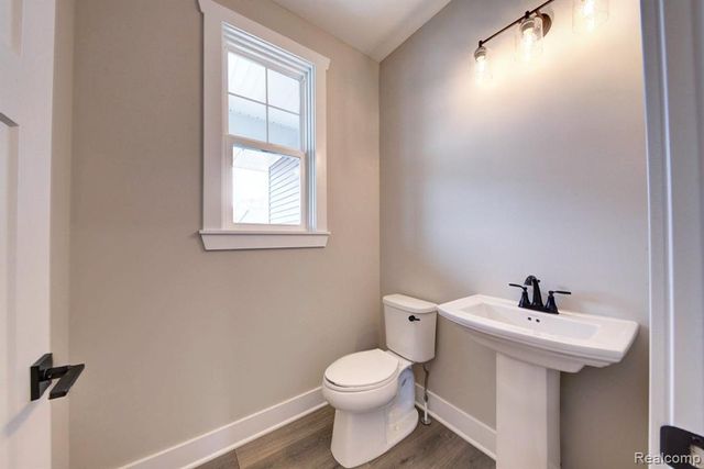664 Round Rock, Howell, MI 48843