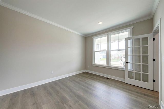 664 Round Rock, Howell, MI 48843