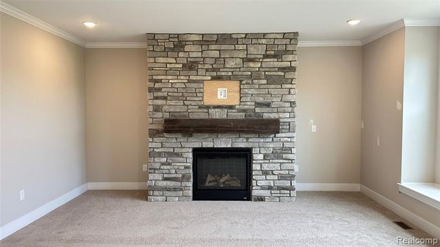 664 Round Rock, Howell, MI 48843