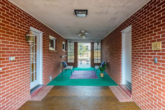 4018 Trotwood Ave, Columbia, TN 38401