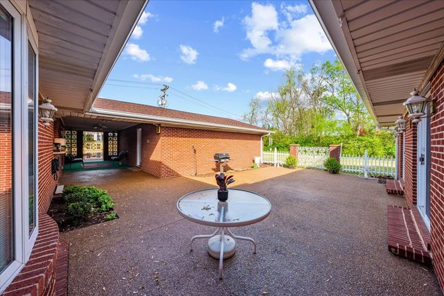 4018 Trotwood Ave, Columbia, TN 38401