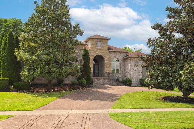 110 Affirmed Dr, Hendersonville, TN 37075