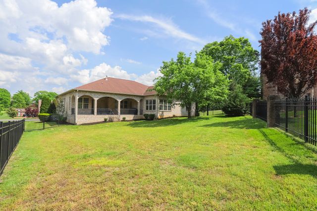 110 Affirmed Dr, Hendersonville, TN 37075