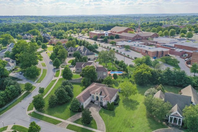 110 Affirmed Dr, Hendersonville, TN 37075