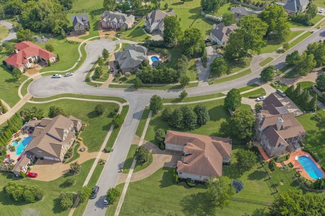 110 Affirmed Dr, Hendersonville, TN 37075