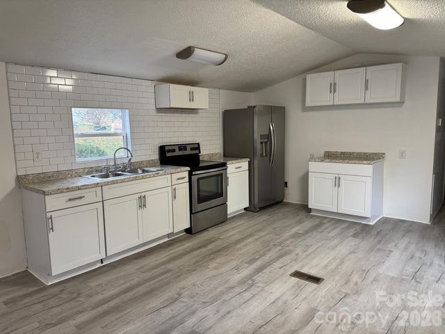 111 Cloverleaf Drive, Clover, SC 29710