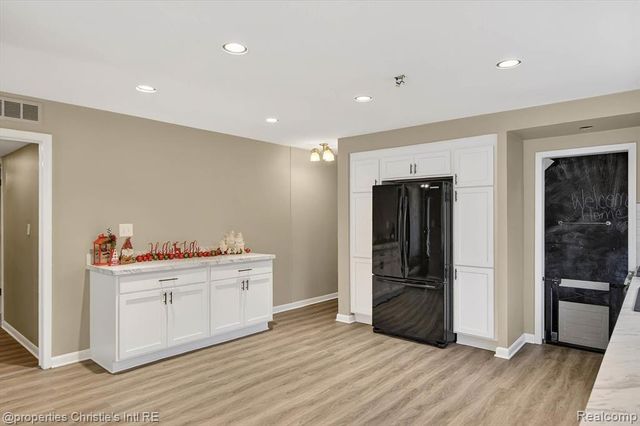 1807 Churchill Avenue, Trenton, MI 48183