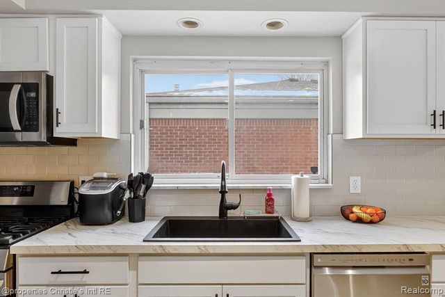 1807 Churchill Avenue, Trenton, MI 48183