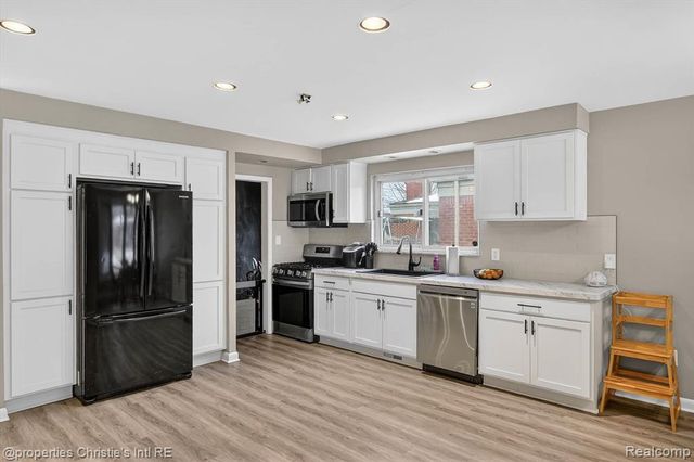 1807 Churchill Avenue, Trenton, MI 48183