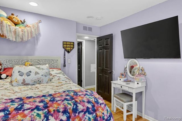 1807 Churchill Avenue, Trenton, MI 48183