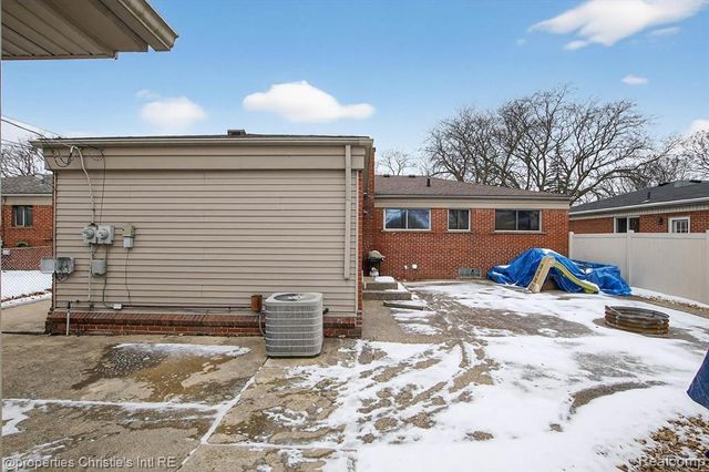 1807 Churchill Avenue, Trenton, MI 48183