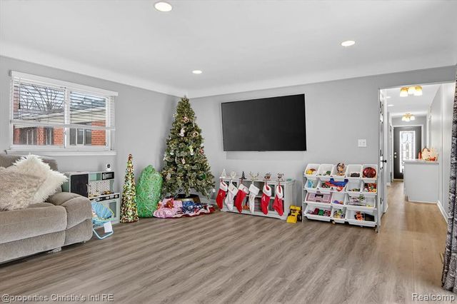 1807 Churchill Avenue, Trenton, MI 48183