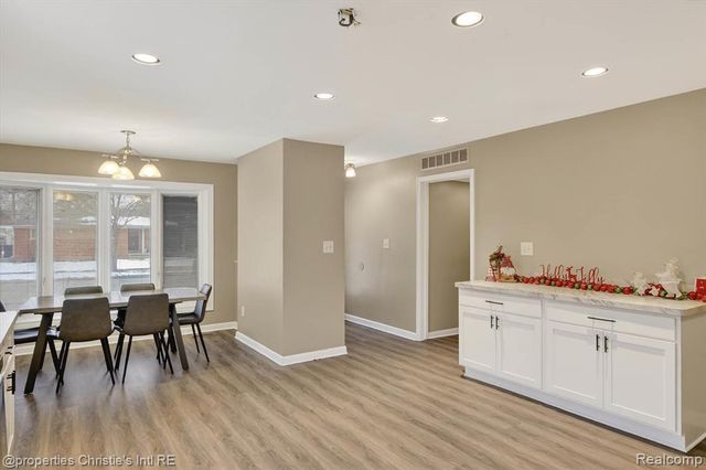 1807 Churchill Avenue, Trenton, MI 48183