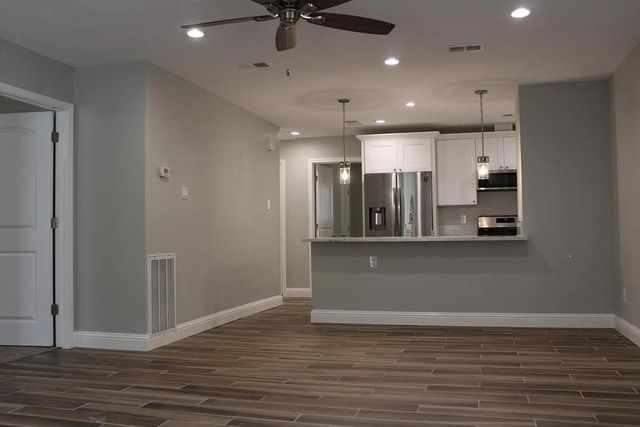 55 E White Willow Circle, Spring, TX 77381