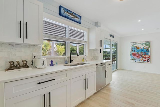 9 W Riverside Drive, Jupiter, FL 33469