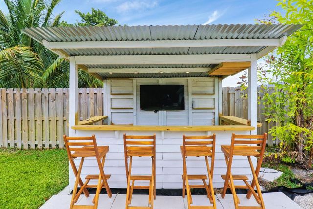 9 W Riverside Drive, Jupiter, FL 33469