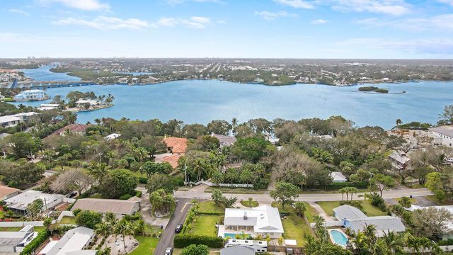 9 W Riverside Drive, Jupiter, FL 33469