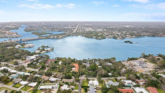 9 W Riverside Drive, Jupiter, FL 33469