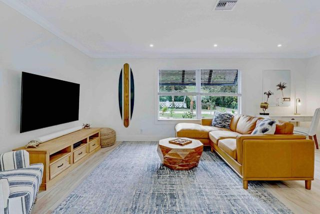 9 W Riverside Drive, Jupiter, FL 33469