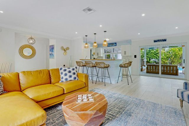 9 W Riverside Drive, Jupiter, FL 33469