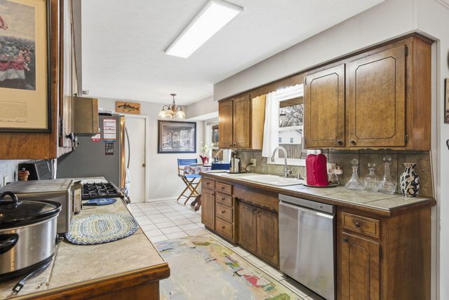 1028 E Greenwood Street, Springfield, MO 65807