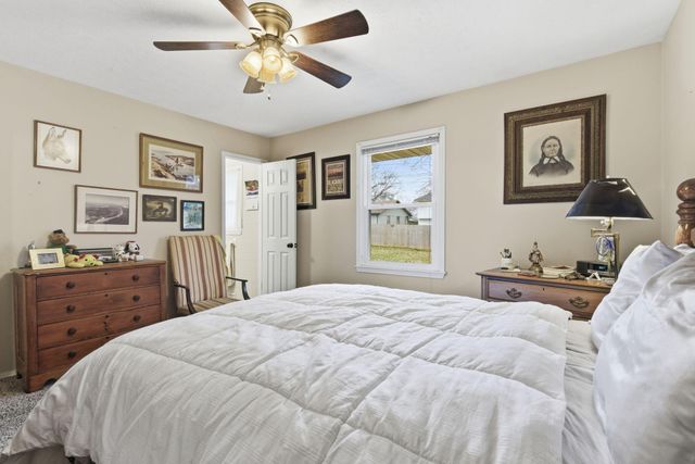 1028 E Greenwood Street, Springfield, MO 65807